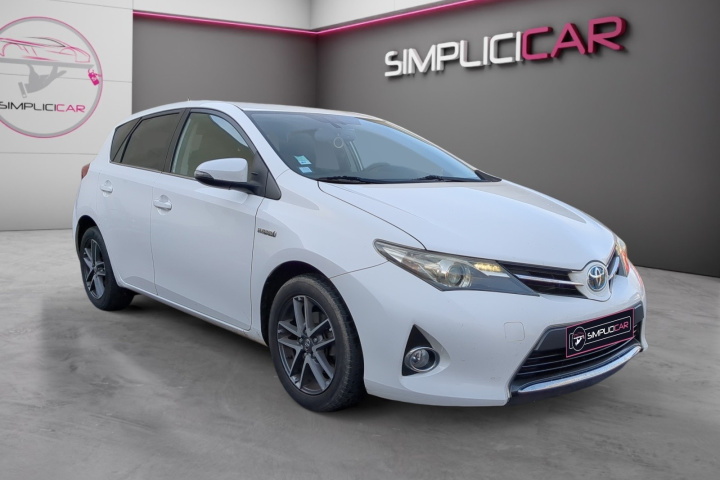 TOYOTA AURIS